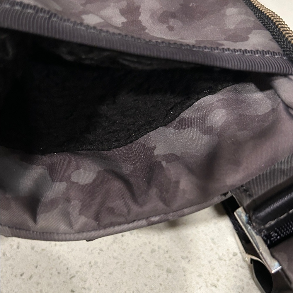 Lululemon Everywhere Camo Belt Bag - Picture 7 of 14